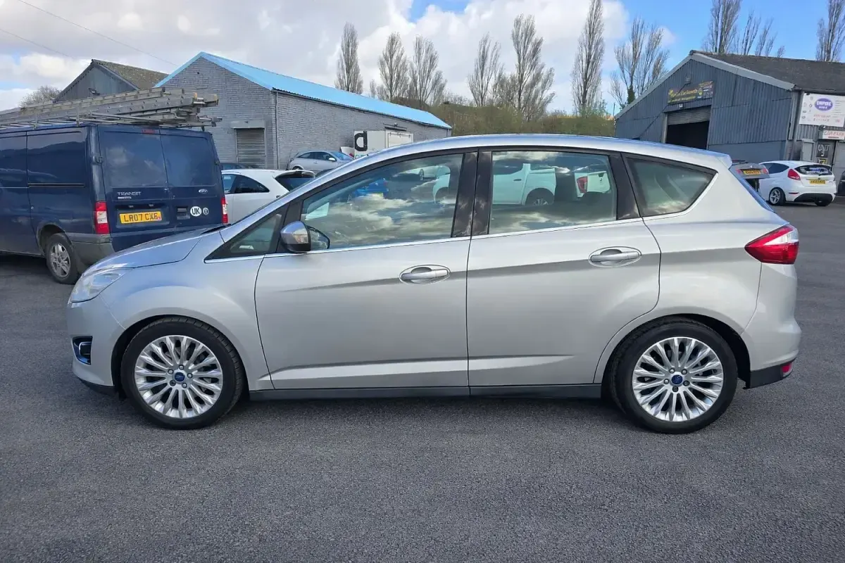 Käytetty Ford C-MAX Titanium 2011 Hopea Tila-auto