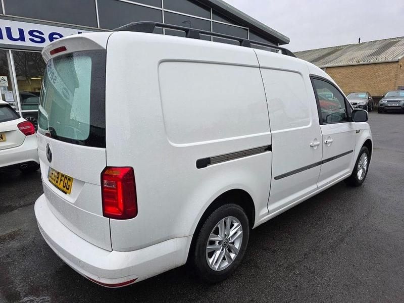 Used VW Caddy Maxi Highline 102 HP (75 kW) 2019 White MPV