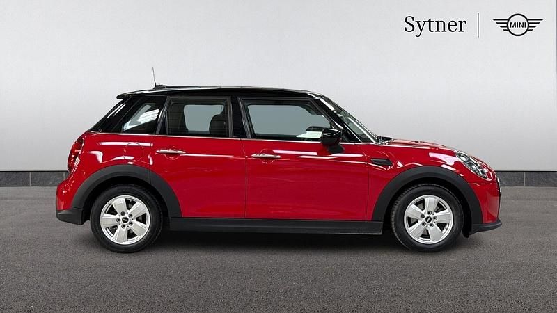 Used Mini Cooper Classic 134 HP (98 kW) 2022 Red Hatchback