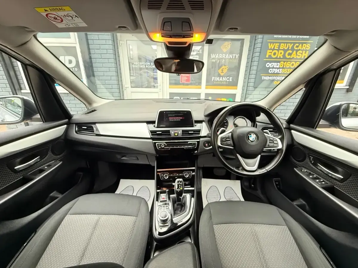 Begagnad BMW 218 2018 Silver Halvkombi