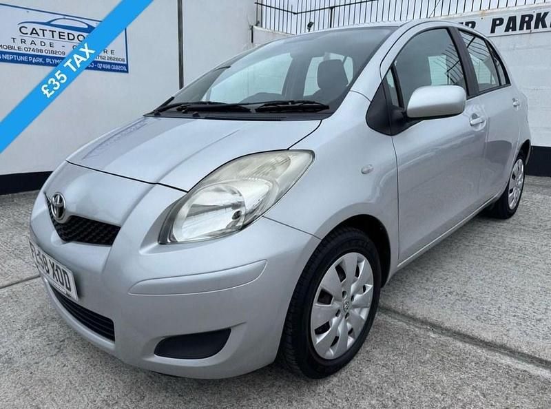Silver Used 2009 Toyota Yaris Hatchback | £3,495 (A bit pricey) - Image 1/3