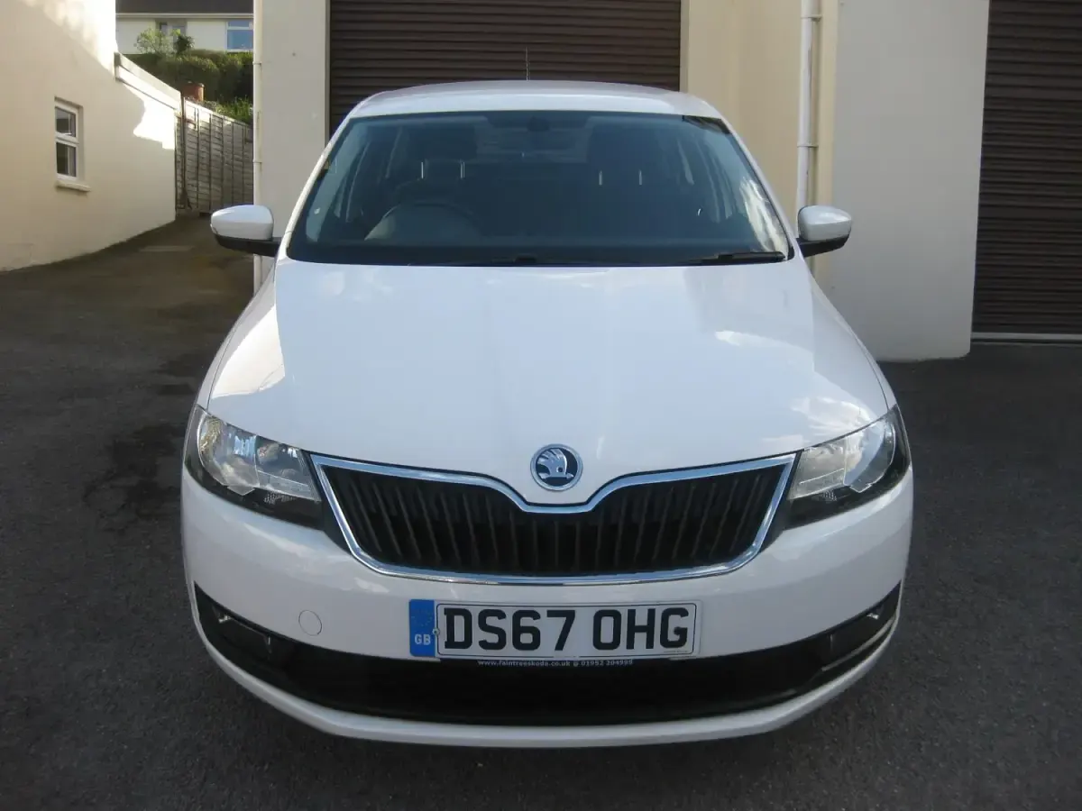 Usado Skoda Rapid SE 95 HP (69 kW) 2017 Branco Citadino