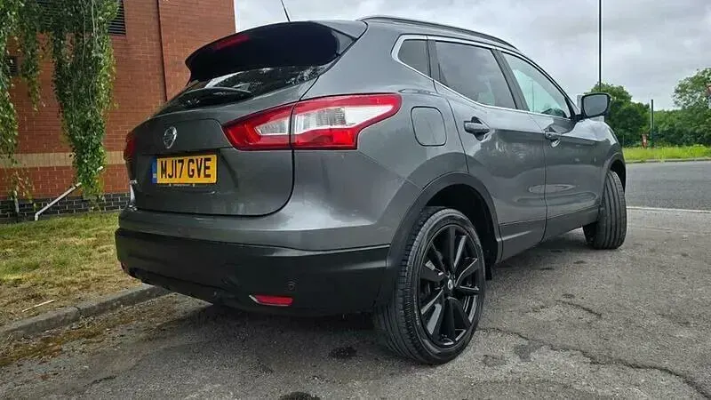 Used Nissan Qashqai Tekna 110 HP (80 kW) 2017 Grey SUV