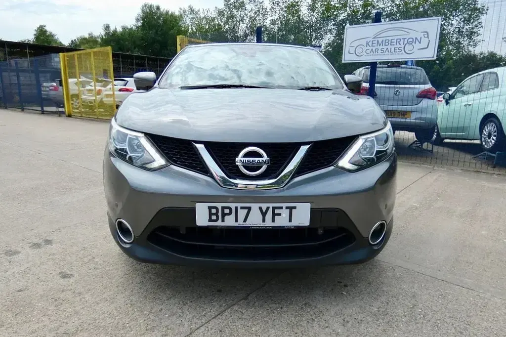 Used Nissan Qashqai N-Connecta 110 HP (80 kW) 2017 Grey SUV