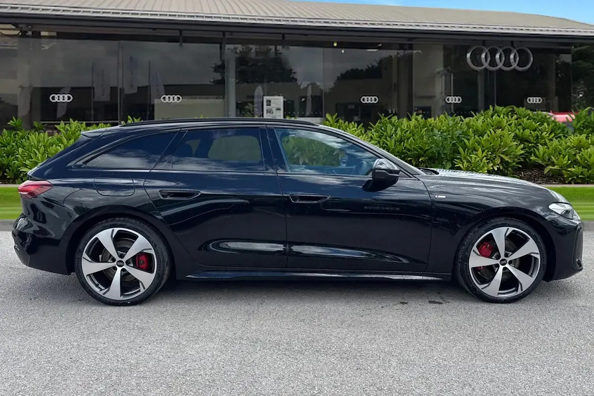 New Audi A5 Advanced 204 HP (150 kW) 2026 Black Estate
