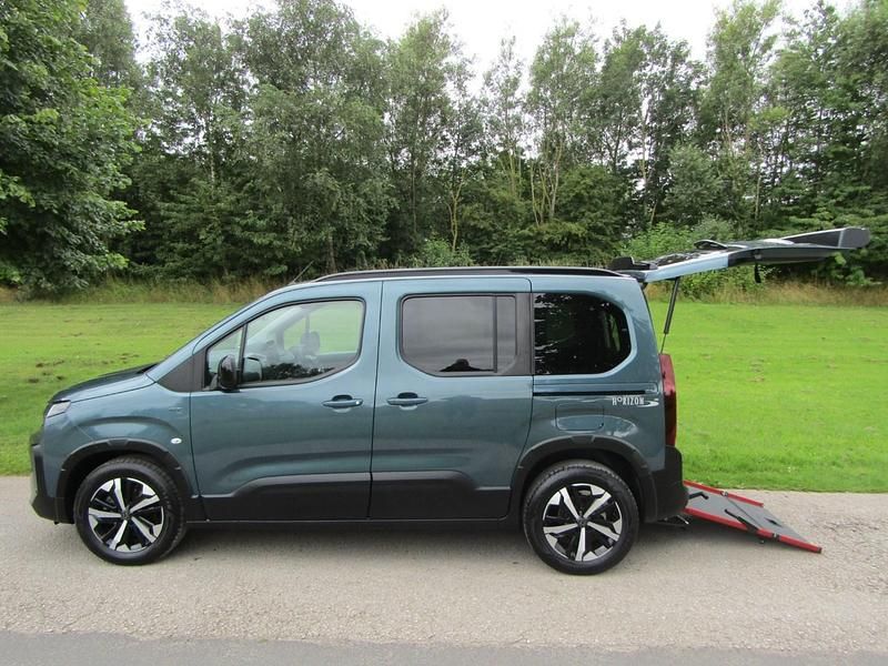 Blue New 2025 Peugeot Rifter MPV | £23,995 (Expensive) - Image 1/4
