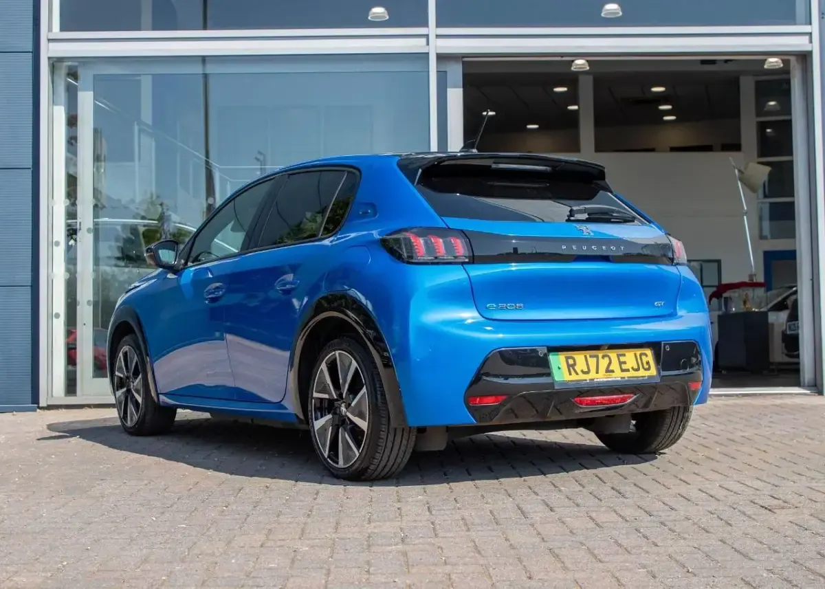 Used Peugeot e-208 Premium 98 kW (134 HP) 2022 Blue Hatchback