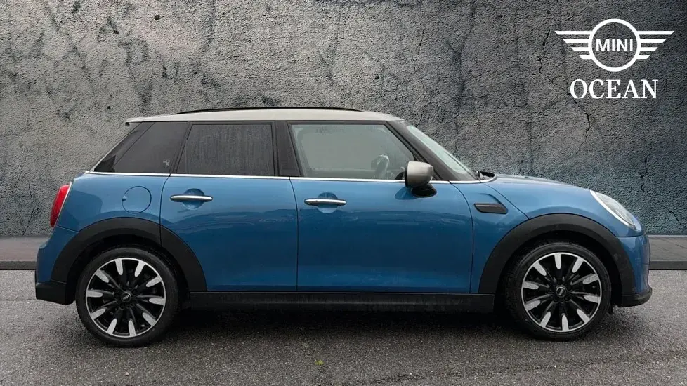 Used Mini Cooper Exclusive 134 HP (98 kW) 2021 Blue Hatchback