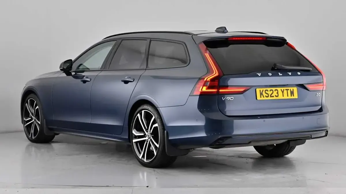 Used Volvo V90 Ultimate 250 HP (183 kW) 2023 Blue Estate