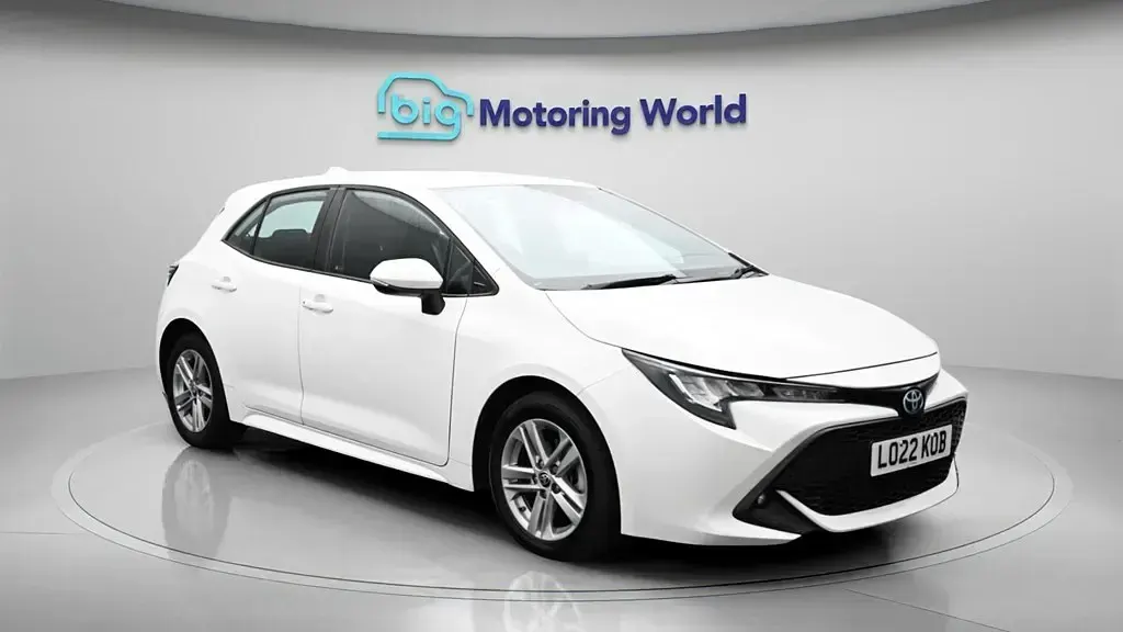 Begagnad Toyota Corolla 122 HK (89 kW) 2022 Vit Halvkombi