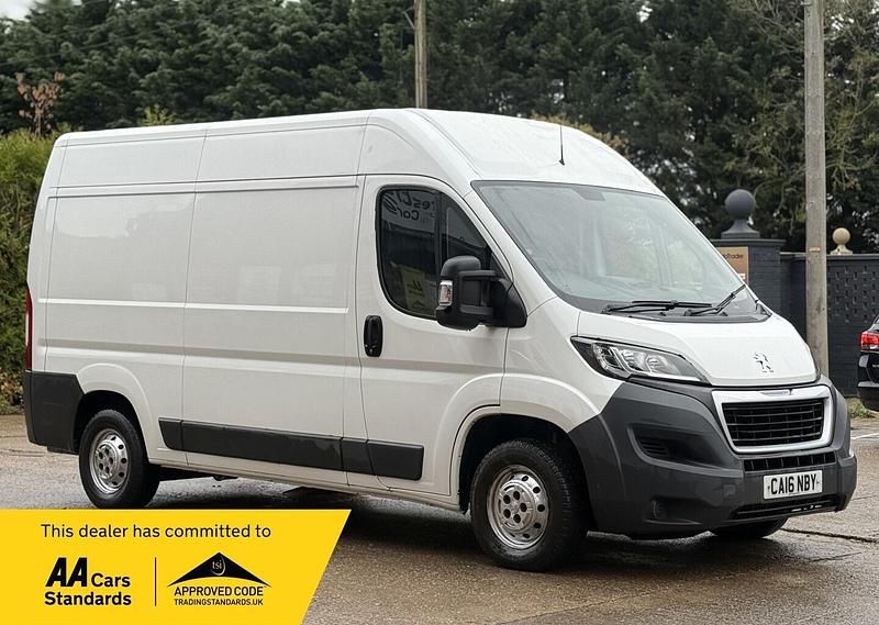 White Used 2016 Peugeot Boxer Van | £6,990 (Fair price) - Image 1/2