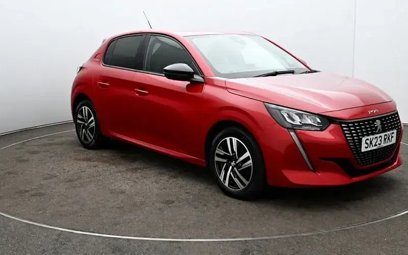 Second-hand Peugeot 208 Allure+ 102 CP (75 kW) 2023 Hatchback