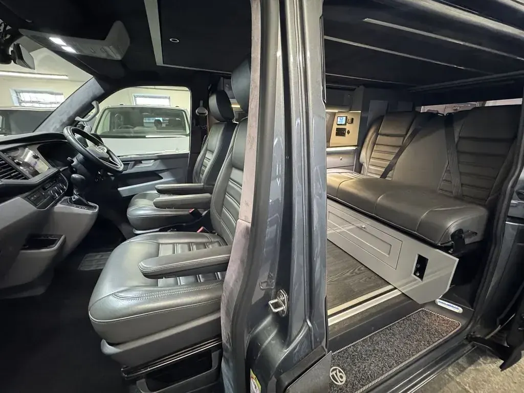 Used VW Transporter Highline 204 HP (150 kW) 2021 Grey Van