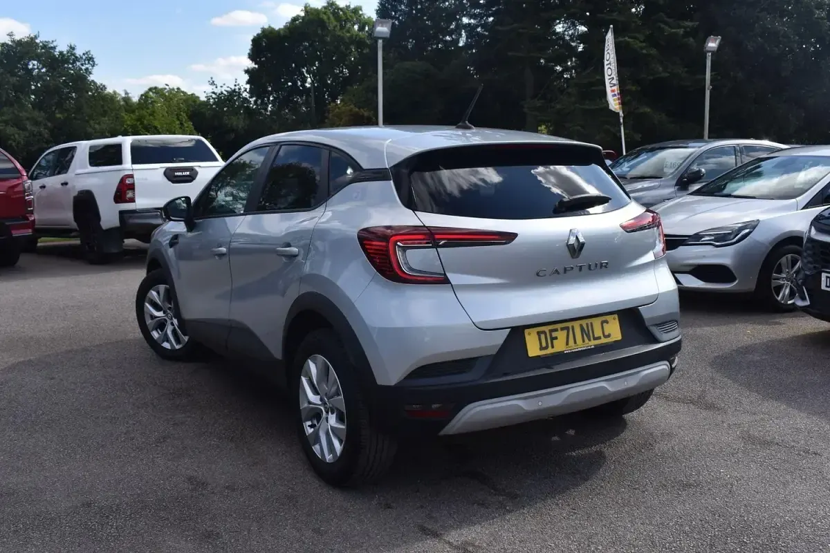 Used Renault Captur Iconic 140 HP (102 kW) 2022 Grey SUV