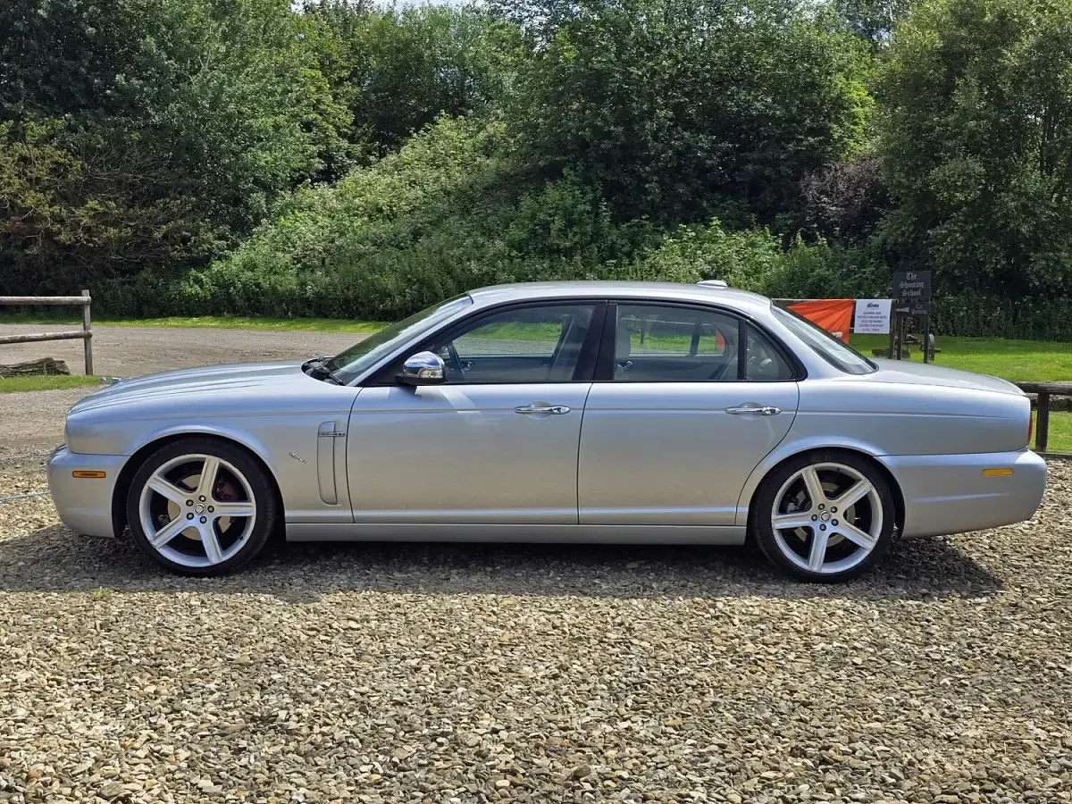 Used Jaguar XJ 207 HP (152 kW) 2008 Silver Sedan
