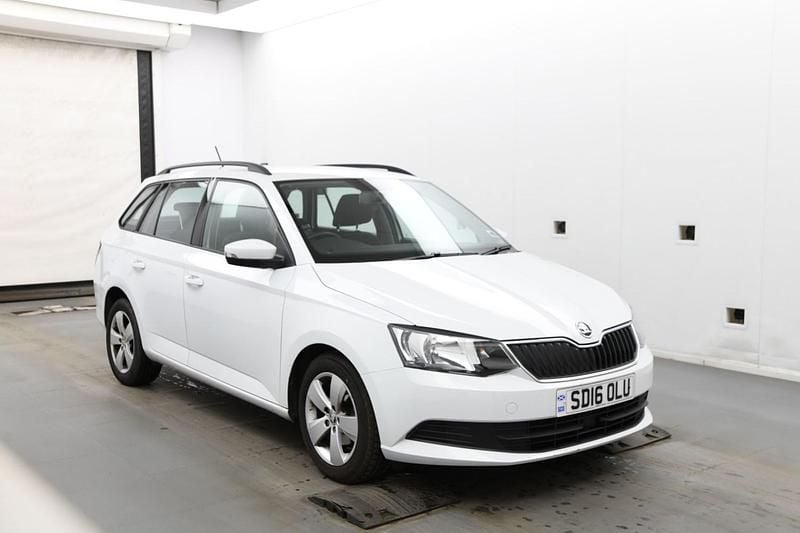Used Skoda Fabia SE 90 HP (66 kW) 2016 White Estate