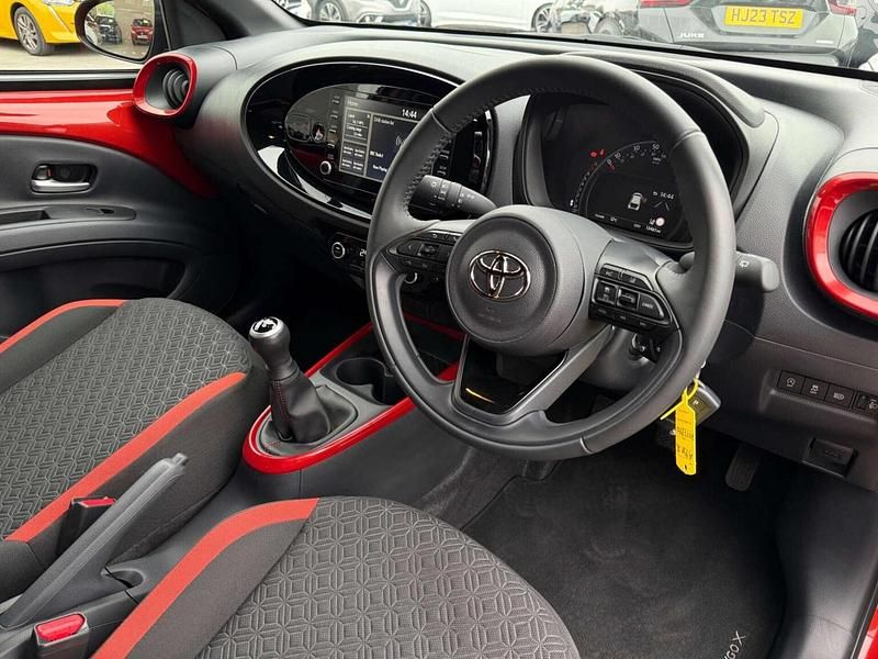 Used Toyota Aygo X 72 HP (52 kW) 2023 Red SUV