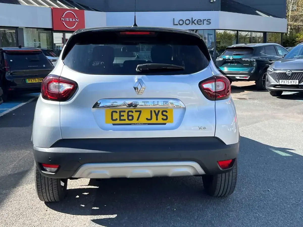 Usado Renault Captur Signature 90 CV (66 kW) 2017 Negro SUV