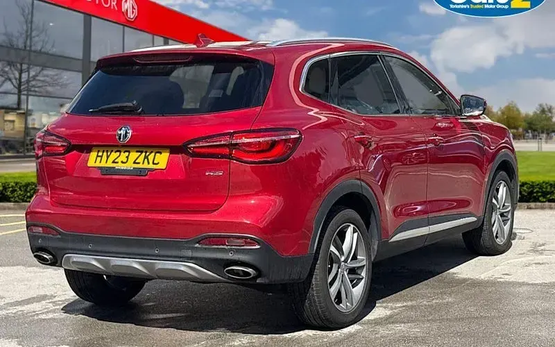 Begagnad MG HS Exclusive 162 HK (119 kW) 2023 Röd SUV