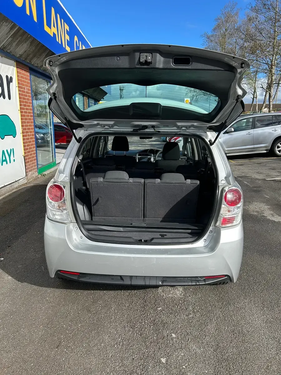 Used Toyota Verso 112 HP (82 kW) 2014 Silver MPV
