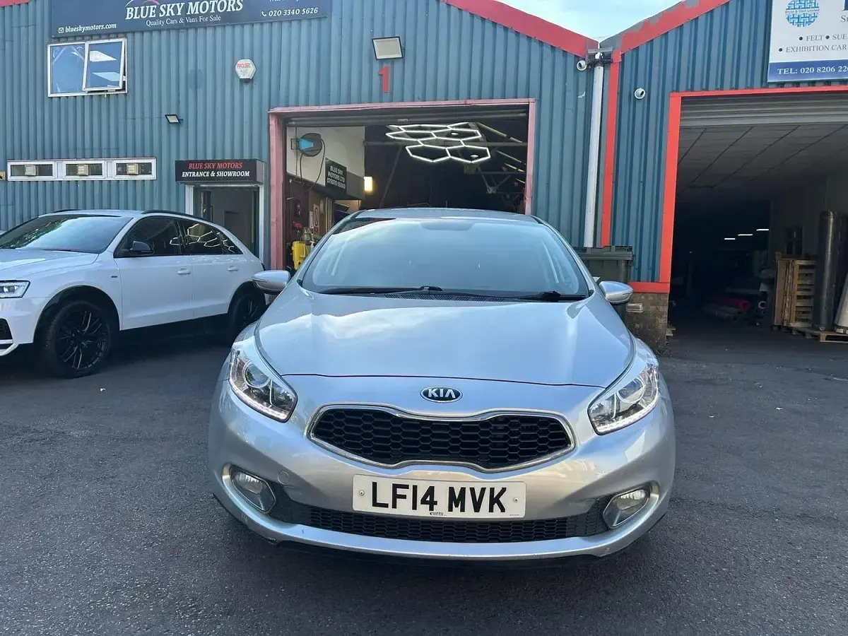 Used Kia Ceed 128 HP (94 kW) 2014 Silver Hatchback