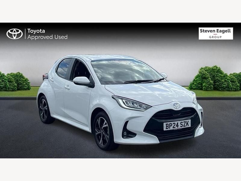 White Used 2024 Toyota Yaris Hybrid Design Hatchback | £18,638 (Fair price) - Image 1/3