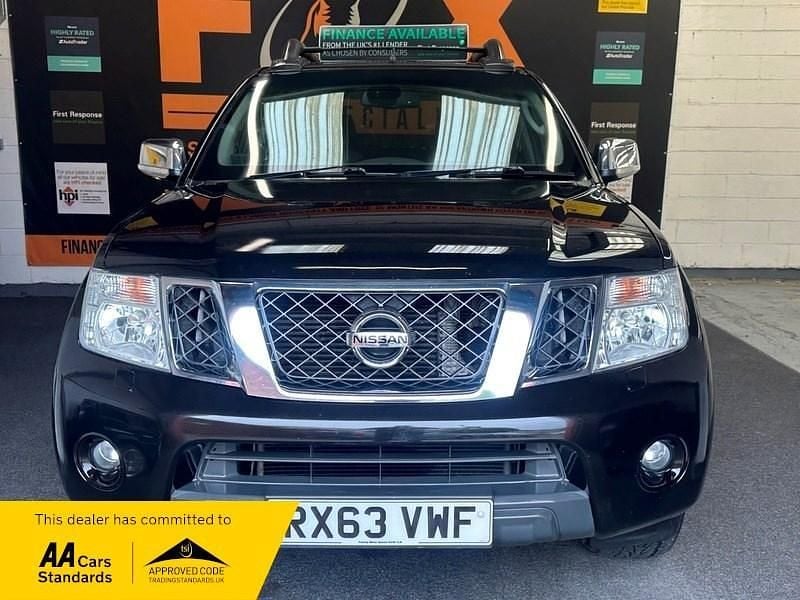 Used Nissan Navara Tekna 190 HP (139 kW) 2013 Black Pickup
