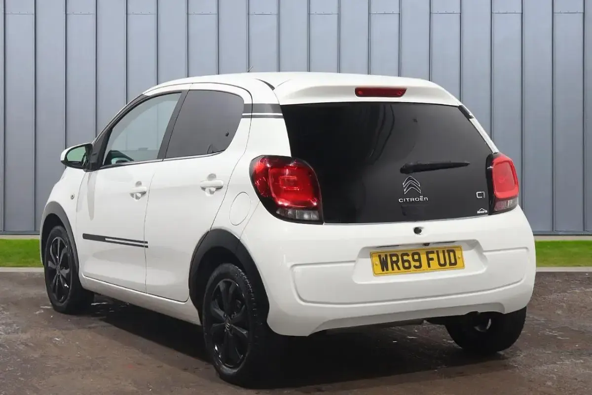 Used Citroën C1 71 HP (52 kW) 2019 White Hatchback
