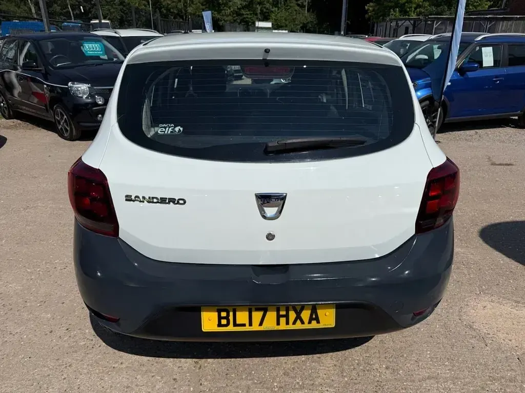 Used Dacia Sandero Acces 75 HP (55 kW) 2017 White Hatchback