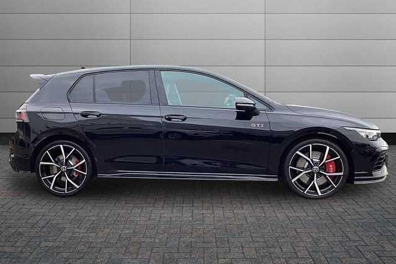 Used VW Golf VIII 300 HP (220 kW) 2025