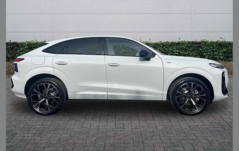 Ny Audi Q3 Advanced 267 HK (196 kW) 2026 Vit SUV