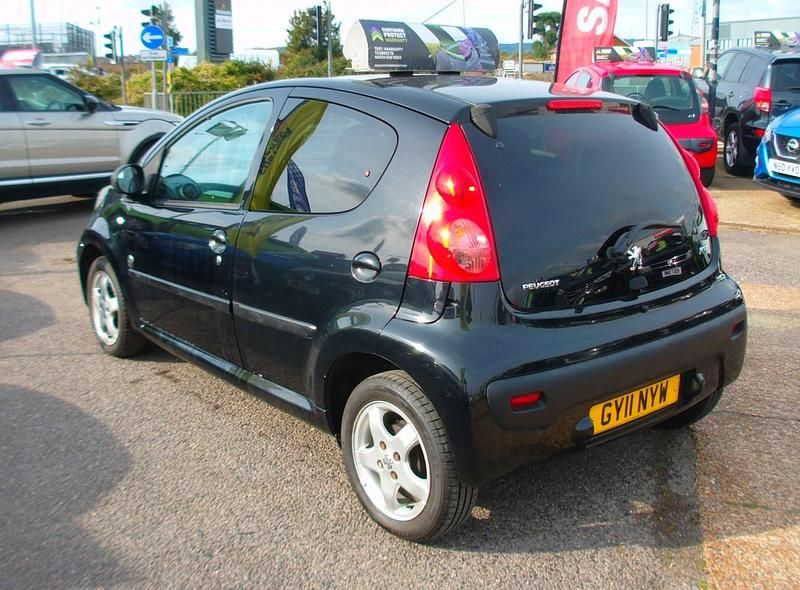 Used Peugeot 107 Envy 68 HP (50 kW) 2011 Black Hatchback