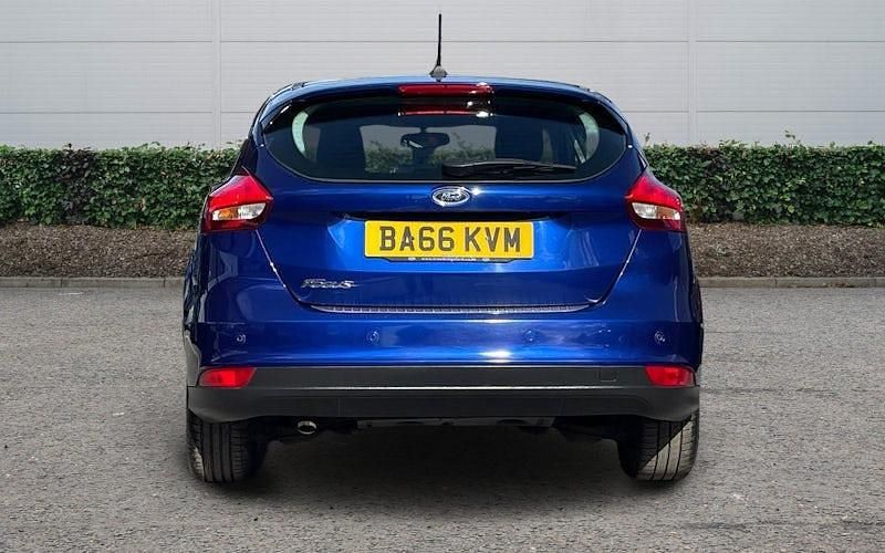 Used Ford Focus Zetec 120 HP (88 kW) 2016 Blue Hatchback