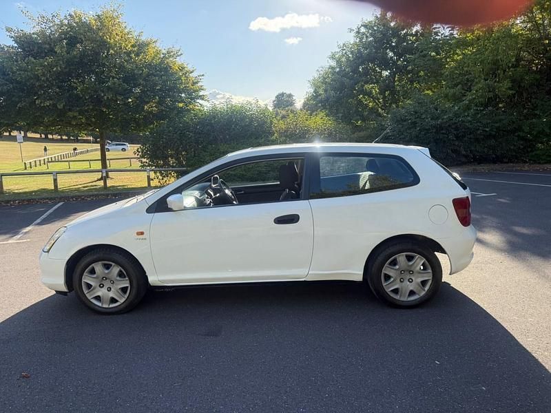 White Used 2002 Honda Civic SE Hatchback | £2,189 (Good price) - Image 1/4