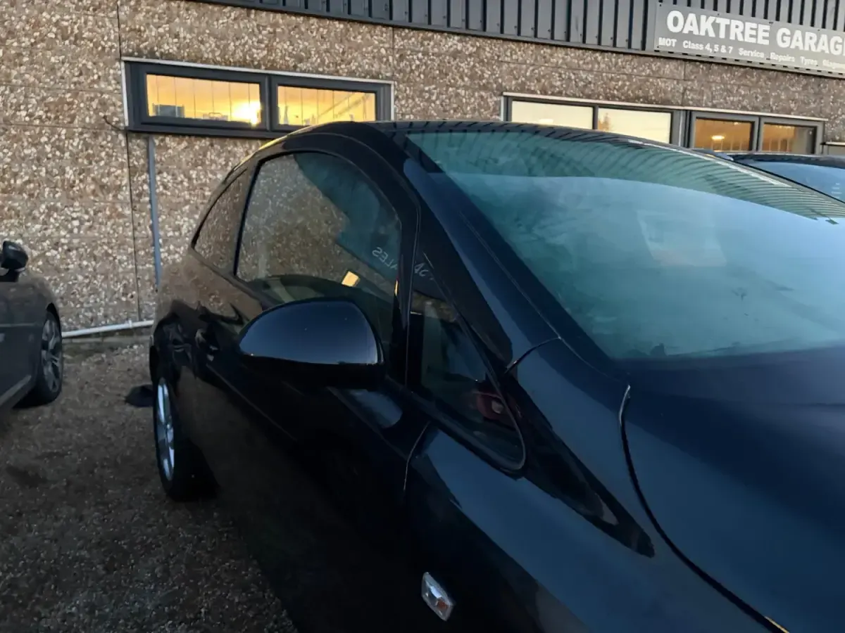 Second-hand Vauxhall Corsa Sport 75 CP (55 kW) 2018 Negru Hatchback