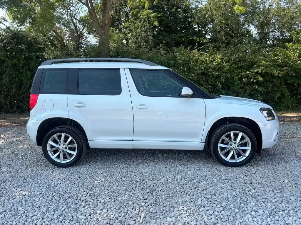 Used Skoda Yeti SE 110 HP (80 kW) 2016 White SUV
