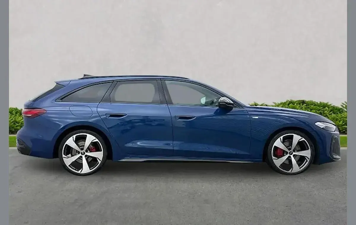 Used Audi A5 Comfort 200 HP (147 kW) 2025 Blue Estate