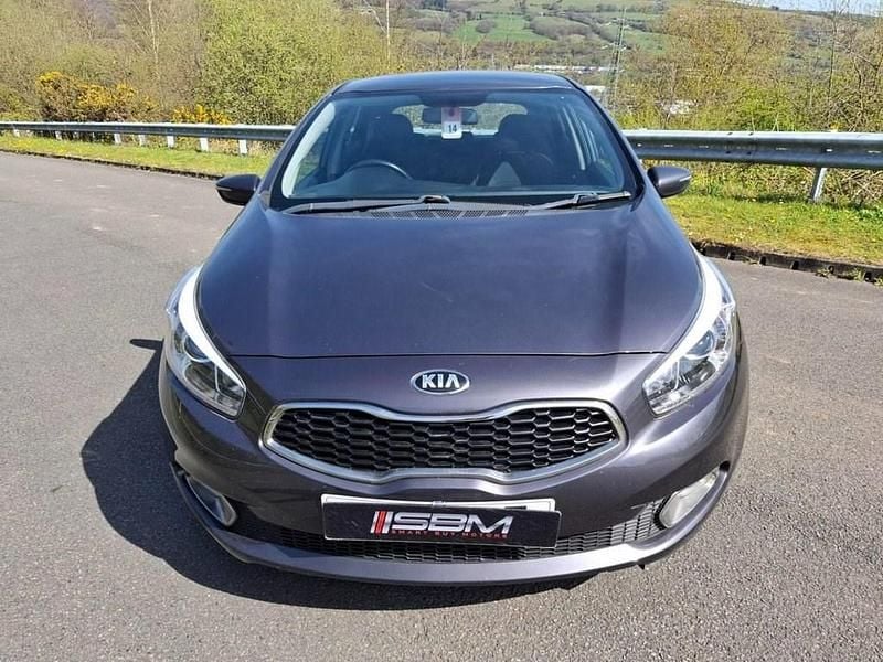Używany Kia Ceed 126 KM (92 kW) 2015 Srebrny Hatchback