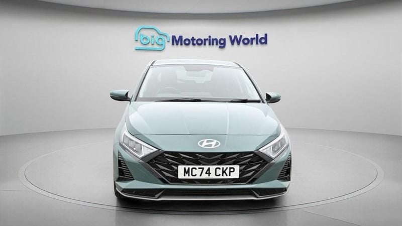 Used Hyundai i20 Premium 100 HP (73 kW) 2024 Green Hatchback