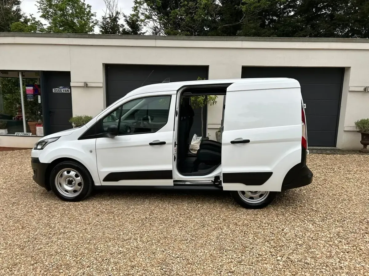 Used Ford Transit Connect 2021 White MPV