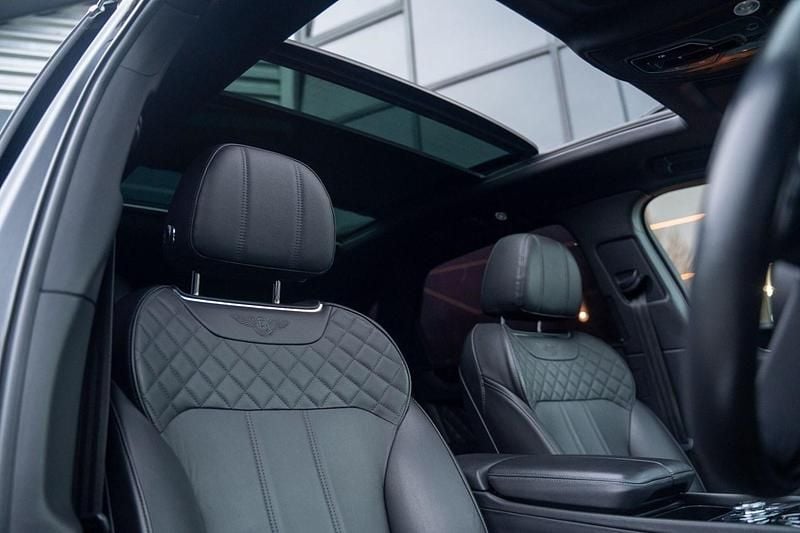 Used Bentley Bentayga 435 HP (319 kW) 2018 Black SUV