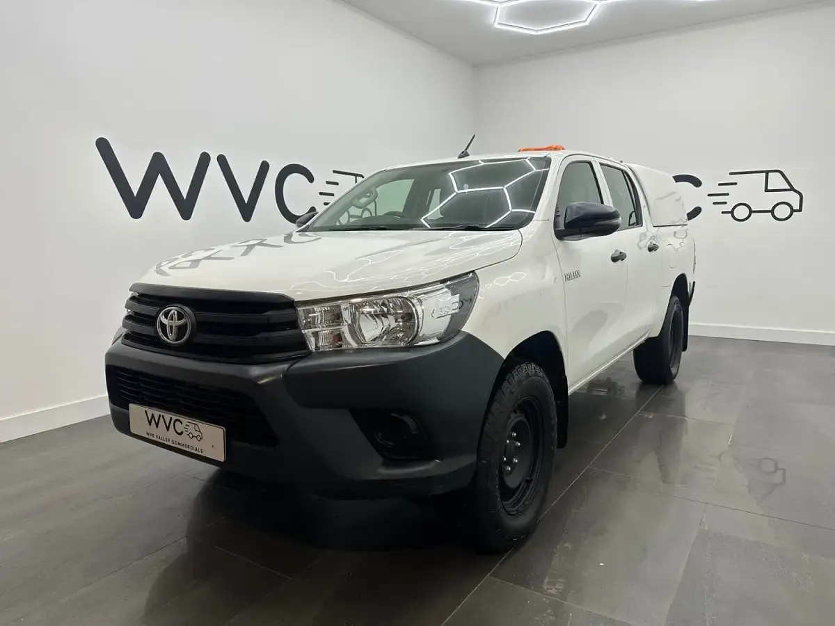 Used Toyota HiLux Active 150 HP (110 kW) 2020 White Pickup