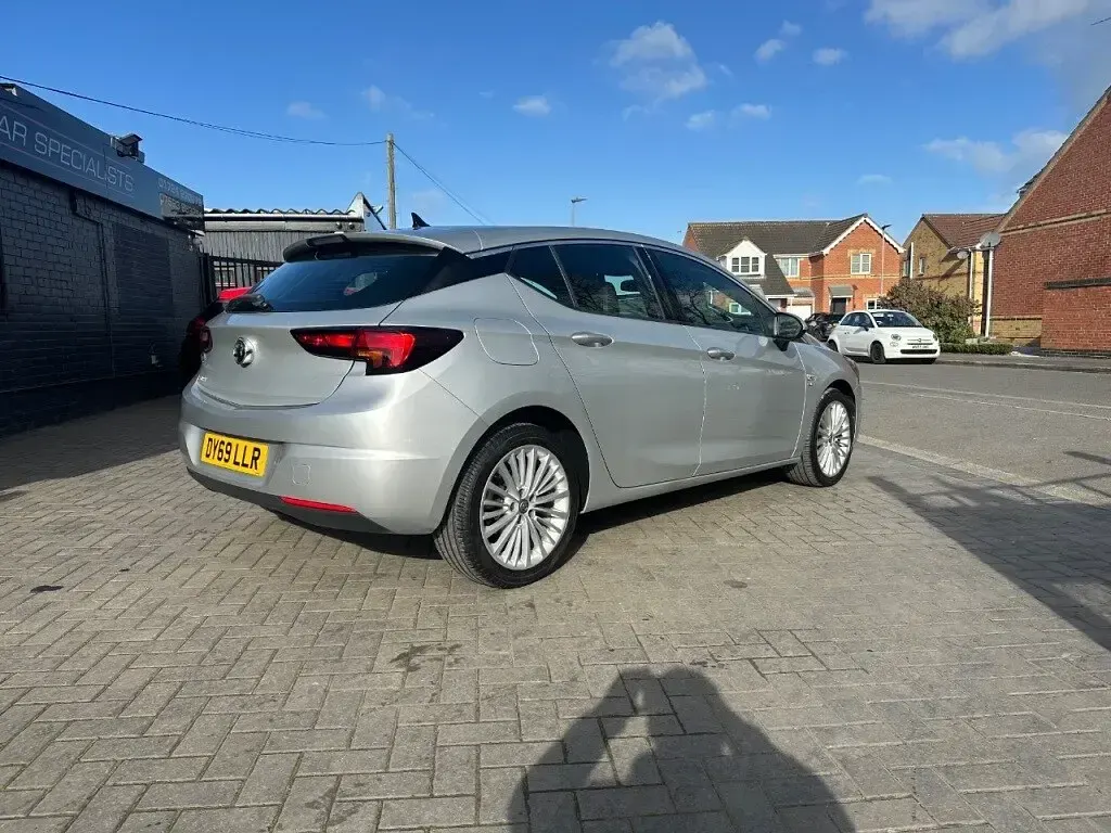 Used Vauxhall Astra Elite 150 HP (110 kW) 2019 Silver Hatchback