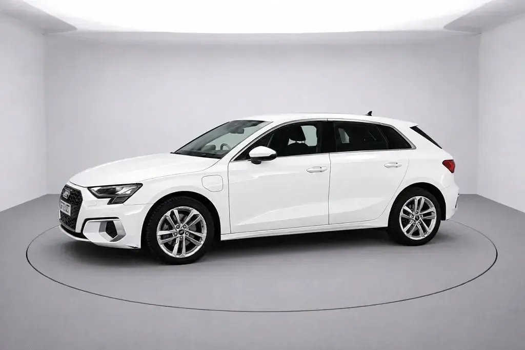 Used Audi A3 Sportback Sport 204 HP (150 kW) 2022 White Hatchback