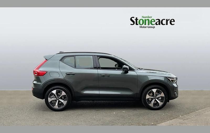 New Volvo XC40 Plus 161 HP (118 kW) 2026 Green SUV
