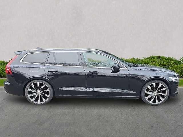 Used Volvo V60 Inscription 190 HP (139 kW) 2019 Black Estate