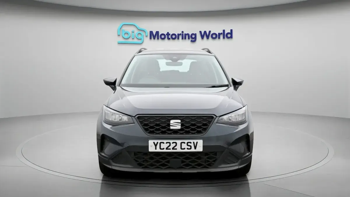 Usado Seat Arona SE 94 CV (69 kW) 2022 Gris SUV