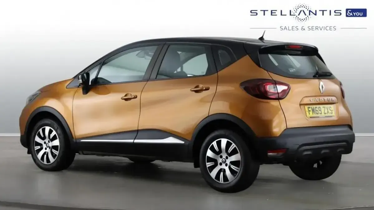 Used Renault Captur Play 89 HP (65 kW) 2020 Orange SUV