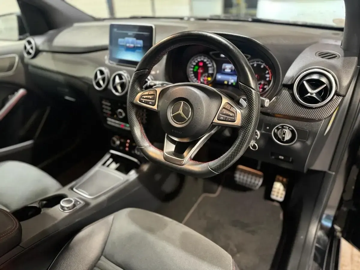 Used Mercedes B180 AMG line 122 HP (89 kW) 2015 Black Hatchback
