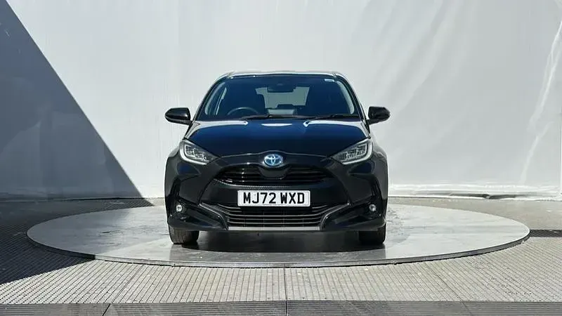 Used Toyota Yaris Hybrid Design 116 HP (85 kW) 2022 Black Hatchback